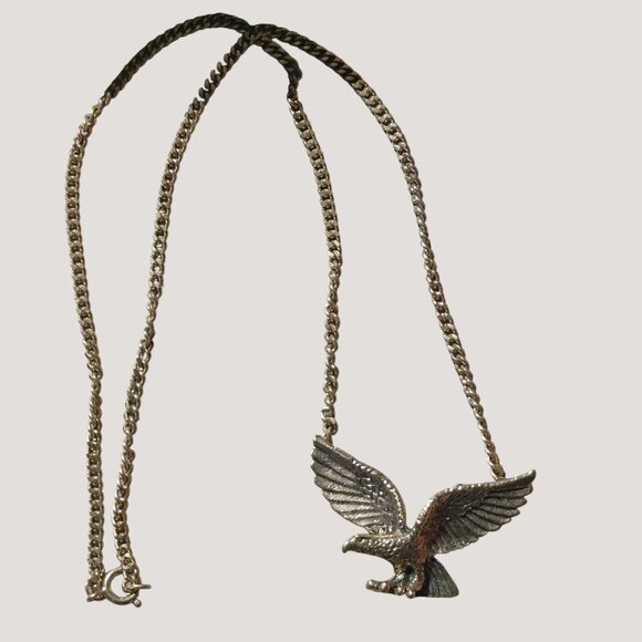 Eagle Flying Pendant 18 Inch Necklace Avon Gold Tone Cuban Style Chain Vintage - Picture 12 of 14